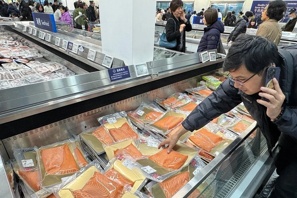 A consumer shops for salmon in a Chinese retail outlet.