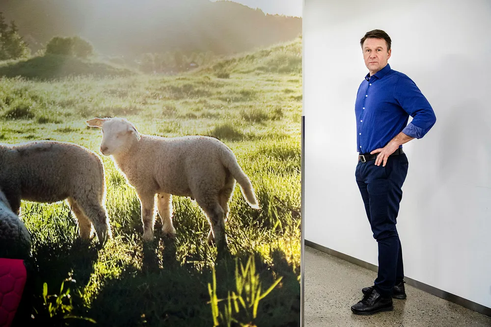 Bondelagsleder Lars Petter Bartnes mener salget av Reitan-gården burde vært stoppet