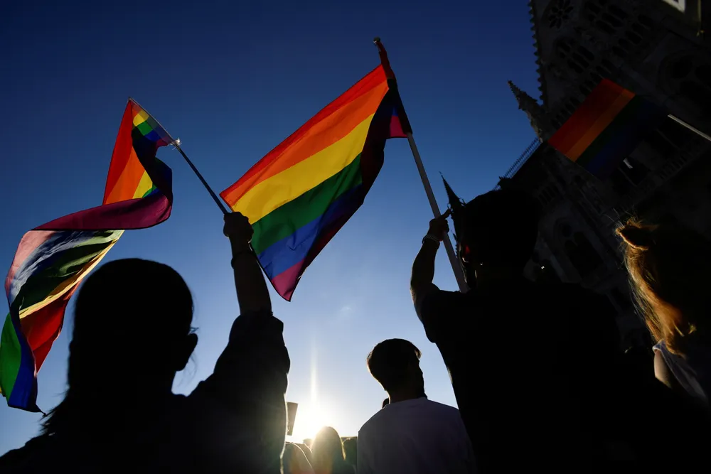 Demonstrasjoner mot Ungarns nye lov om seksualoppdragelse.