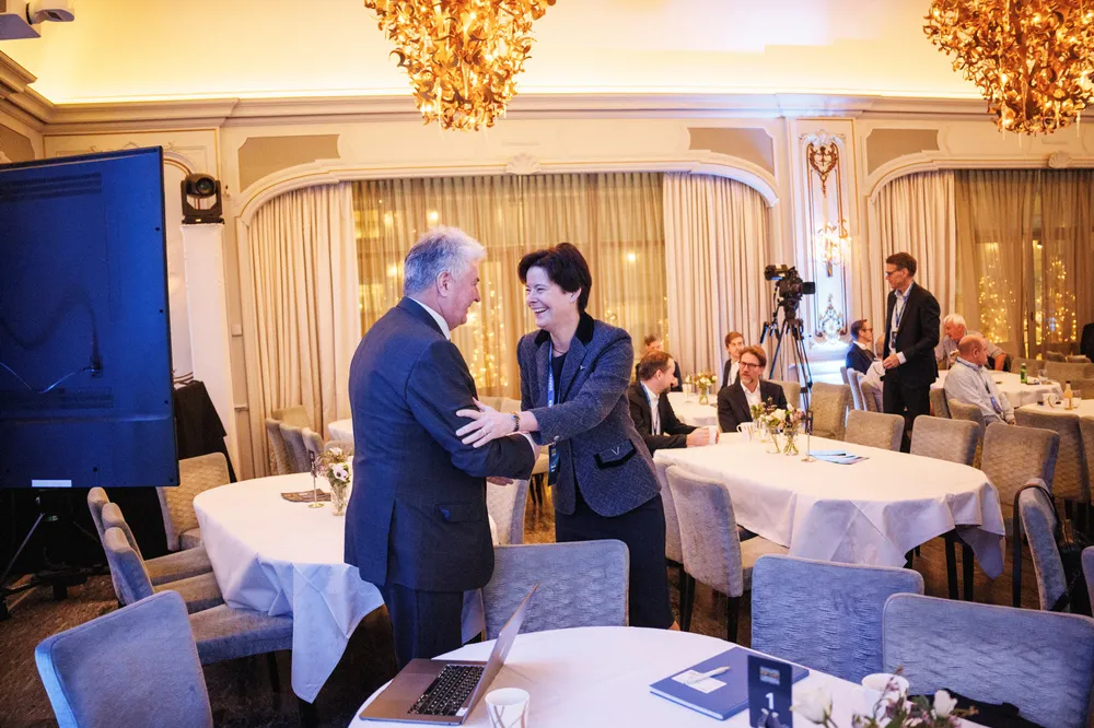 Skagenfondenes investeringsdirektør Alexandra Morris ønsker velkommen til konferansen på Hotel Continental.