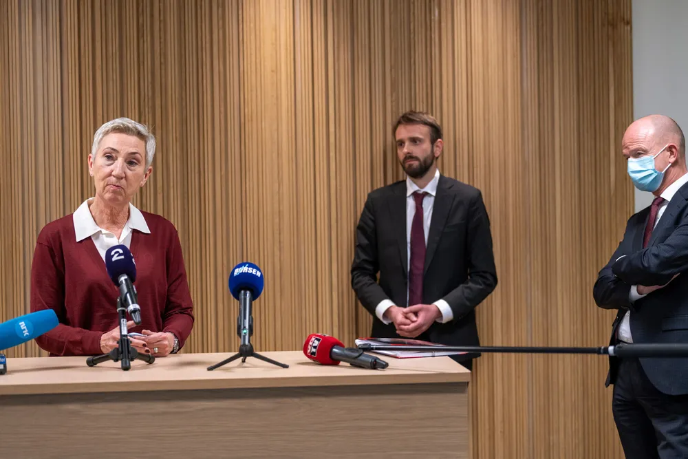 LO-leder Peggy Hessen Følsvik og NHO-sjef Ole Erik Almlid (til høyre) har med seg en rekke krav når de fredag møter næringsminister Jan Christian Vestre (Ap).
