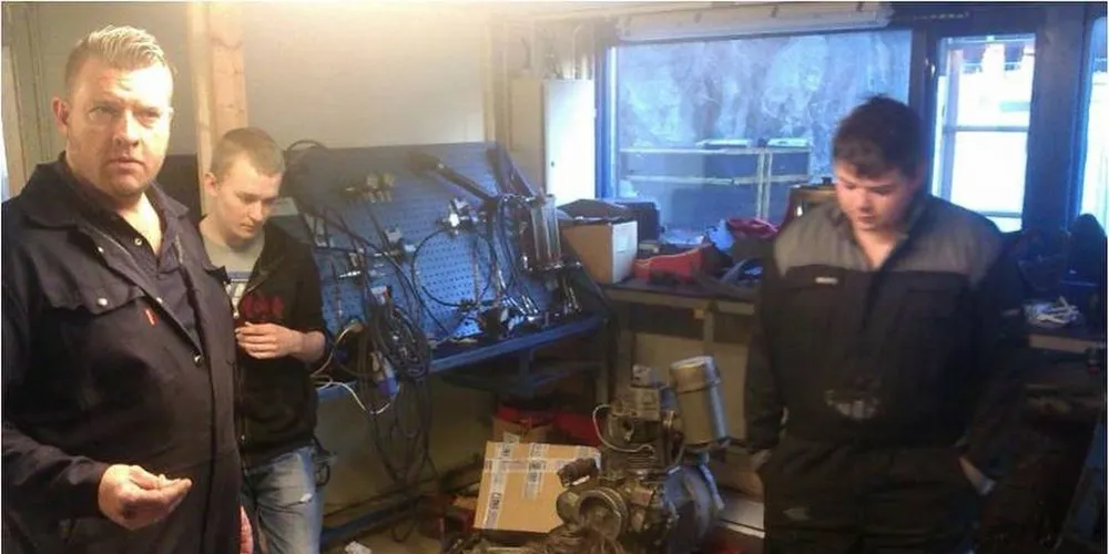 Maskinoffiserer er nå pålagt å ta høyspentkurs. Her elever som tar motorfag ved Austevoll Videregående skole. Foto: Austevoll Videregående skole