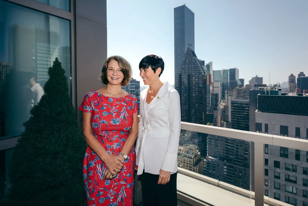Mona Juul, Norges FN-Ambassadør i New York, står utenriksminister Ine Eriksen Søreide (H) nær, men nå er Juul i likhet med en rekke andre ambassadører svært kritiske til regjeringens krav om karantenehotell og mangel på unntak.