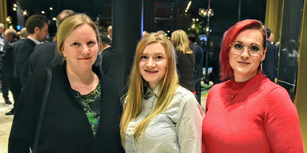 Fisker og samfunnsdebattant Susanne Mortensen holdt innlegg på NHO Nordlands «Skreimølje» i Svolvær. F.v. Daglig leder Annsofie Kristiansen i Norges Kystfiskarlag, Mortensen og Alice Roseth Helleberg fra Hun Fisker.