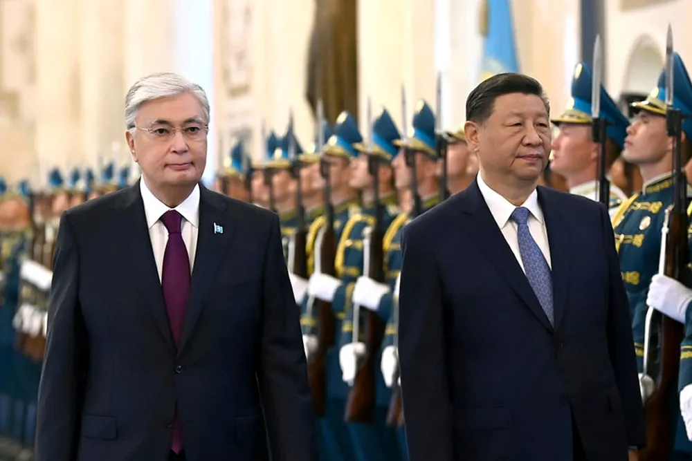 Kazakhstan President, Kassym-Jomart Tokayev, (left) and Chinese President, Xi Jinping.