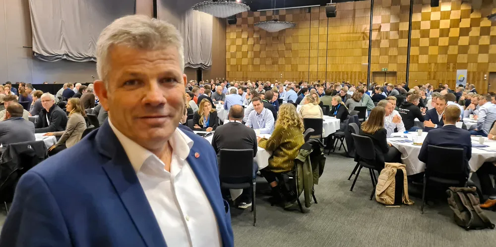 Bjørnar Skjæran (Ap) sier han er glad Fiskeridirektoratet nå skal sørge for at ikke fiskerne blir kvotebelastet for å levere gjenfanget oppdrettstorsk.