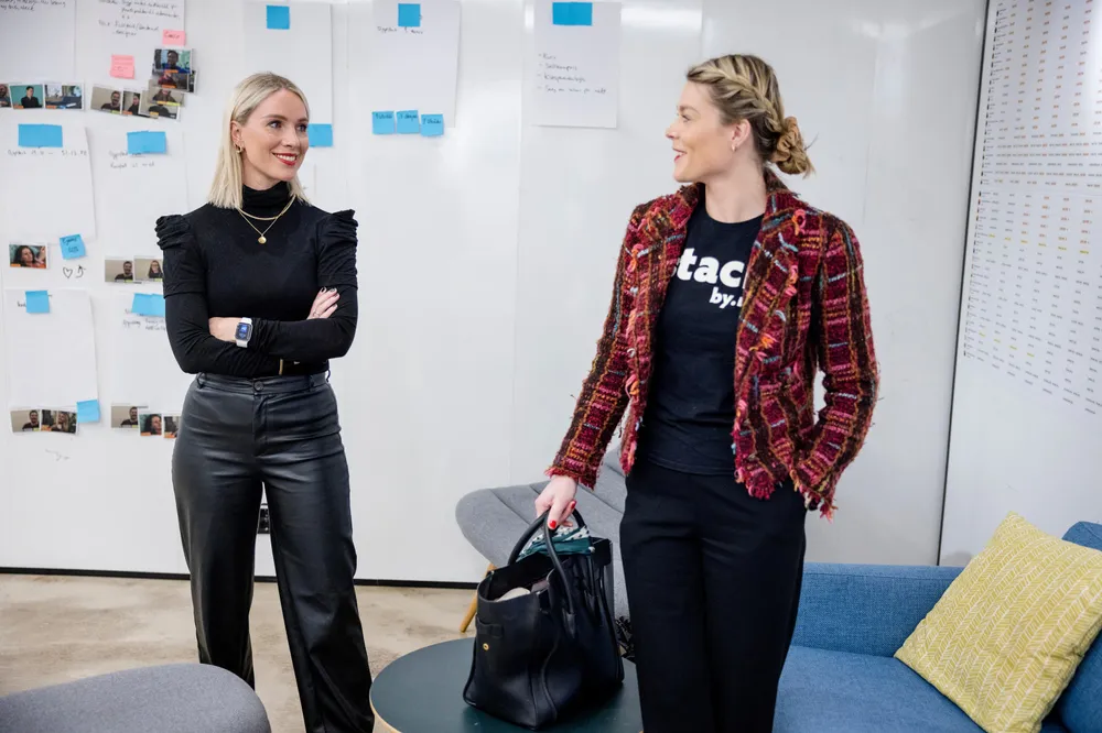 Christine Thorsen Kvaalen (til venstre) og Madeleine Bjørnestad Røed står bak selskapet Stack by.me.
