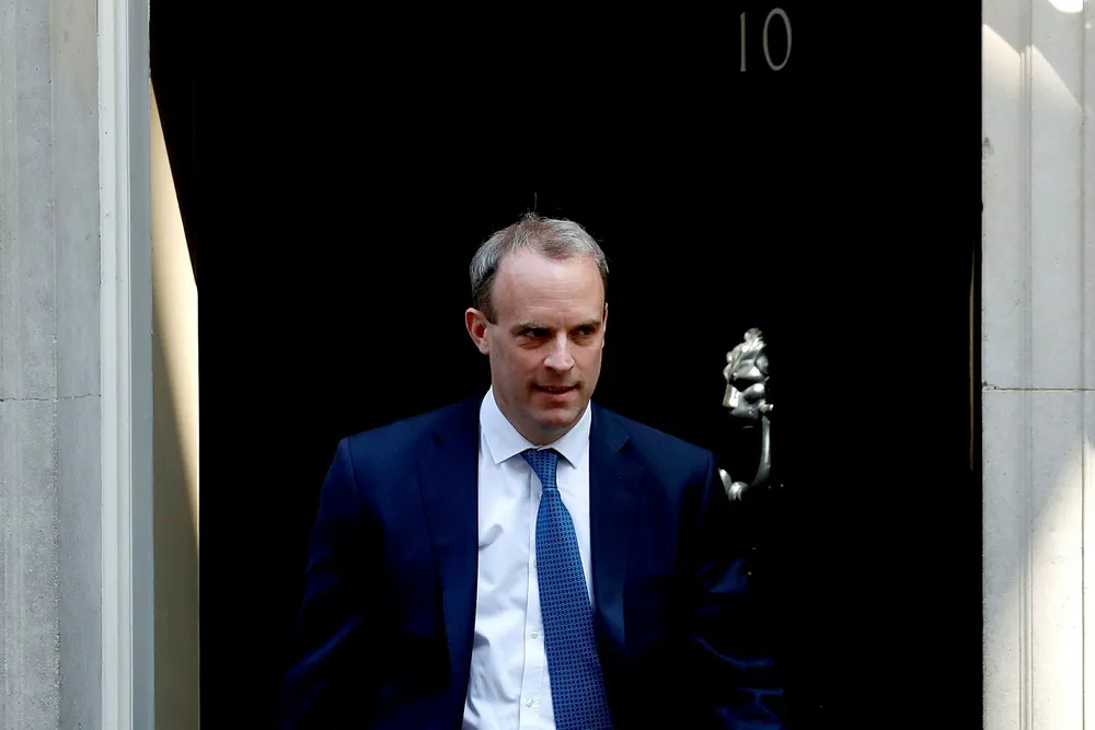 Utenriksminister Dominic Raab mener Kina utøver omfattende overgrep mot religiøse og etniske minoriteter i Xinjiang-provinsen og varsler kunngjøring av mulige tiltak mandag.