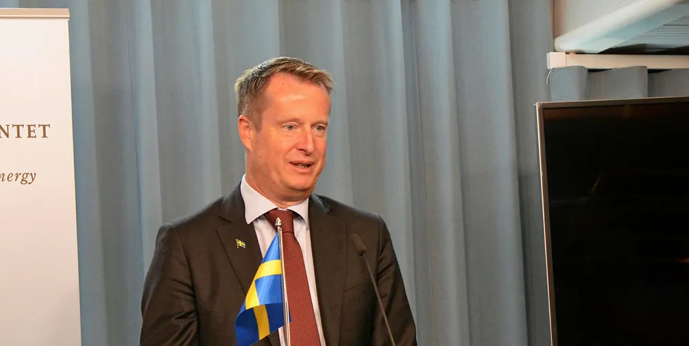 Anders Ygeman, Sveriges energiminister, vil gjerne ha flere kabler til Norge, men forstår også at Norge vil foretrekke å legge utvekslingsforbindelser til land med høyere priser enn Sverige.