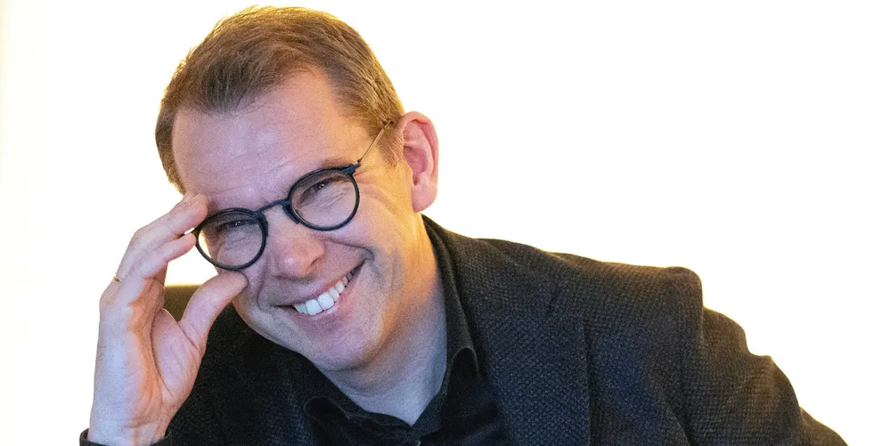 Konsernsjef i Å Energi, kan glede seg over styrket driftsresultat, men de økte skattekostnadene sørger for å trekke sluttresultatet ned under fjoråret.