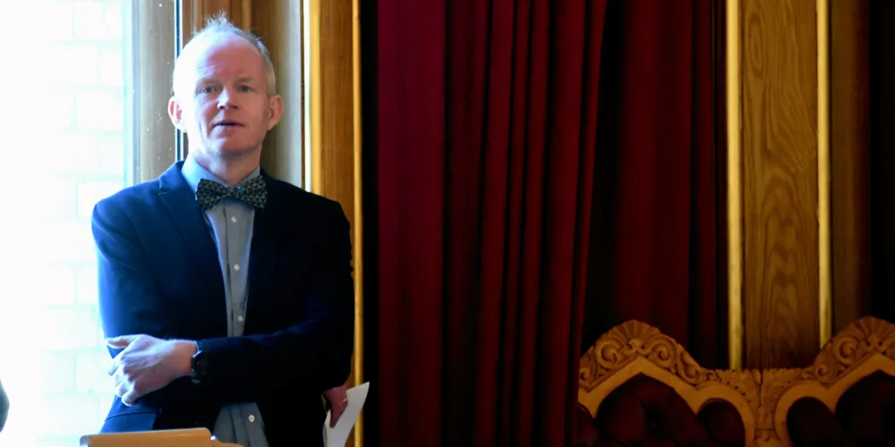 SVs Lars Haltbrekken er aktiv i debatten om hvordan vi skal få kontroll på strømprisene. Partiet foreslo nylig å opprette et statlig selskap som skal kjøpe strøm og selge til dels billig videre til forbrukere og næringsliv, for eksempel ved at husstander får kjøpt de første kilowattimene til en sterkt redusert pris.