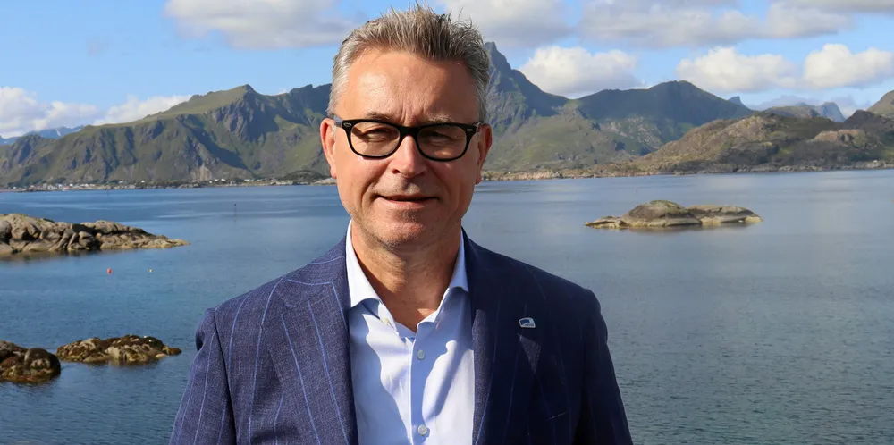 Fiskeri- og sjømatminister Odd Emil Ingebrigtsen åpner for stort makrellfiske.