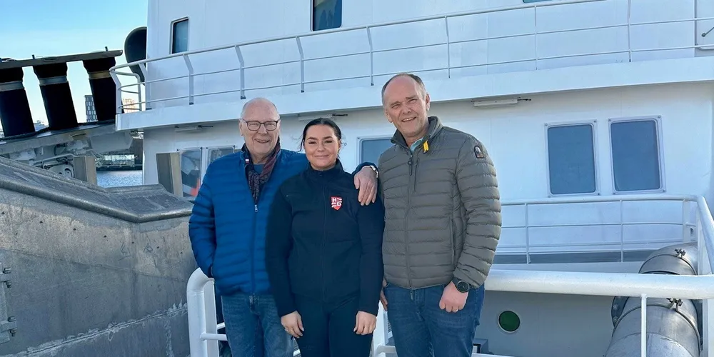 Sofie Dahl med far Birger Dahl jr. og farfar Birger Dahl. – Vi er veldig kreative når det gjelder navn, sier Birger Dahl.