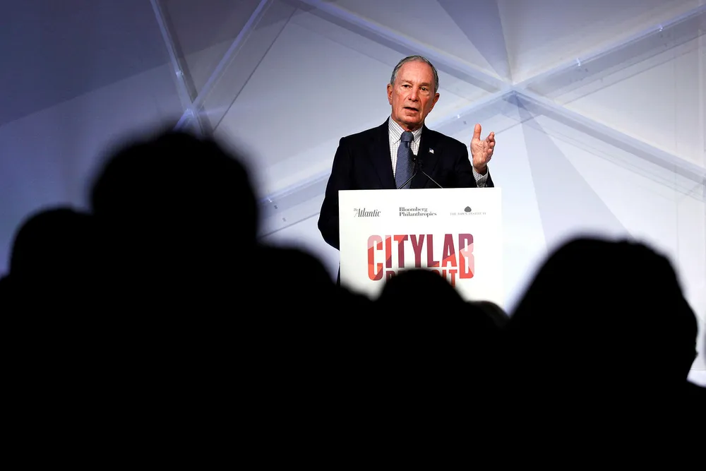 Ingen andre kandidater har brukt så mye penger på reklame i løpet av én uke, melder nyhetsbyrået Bloomberg , som er grunnlagt av den 77 år gamle milliardæren Michael Bloomberg.