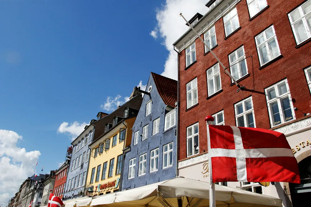 Danmark er det dyreste landet i EU. Men utenforlandene Norge, Sveits og Island er enda dyrere, ifølge Eurostat. Bildet er fra Nyhavn i København.