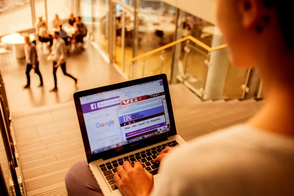 Mediebyråforeningens nye tall viser at internett er større enn tradisjonell tv når det gjelder reklame. Det har skjedd i enkeltmåneder før, men det er nytt at har skjedd over så lang tid, ifølge foreningen.