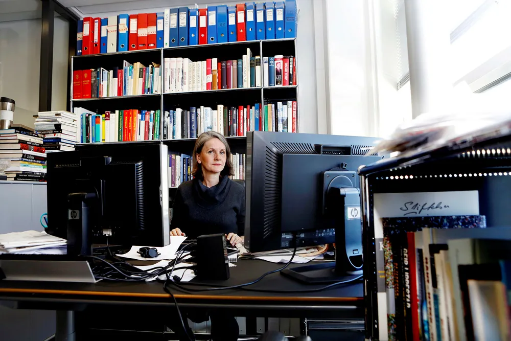 VGs politiske redaktør Hanne Skartveit sier de i fremtiden vil vurdere å opplyse om hvem deres kommentator er gift med, om han skal kommentere rusfeltet.
