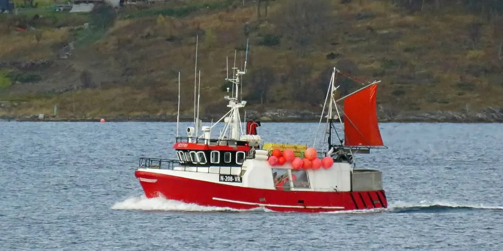Hjemtur: «Vestri» fra Værøy på vei hjem etter en høstsesong med garnfiske etter sei for Kiberg i Øst-Finnmark. Foto: Jon Eirik Olsen