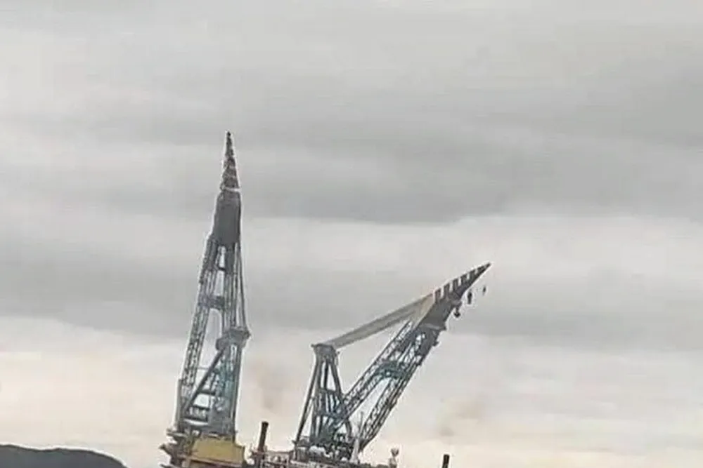 Listing: the Saipem 7000 after load test incident last week. The vessel has since regained stability