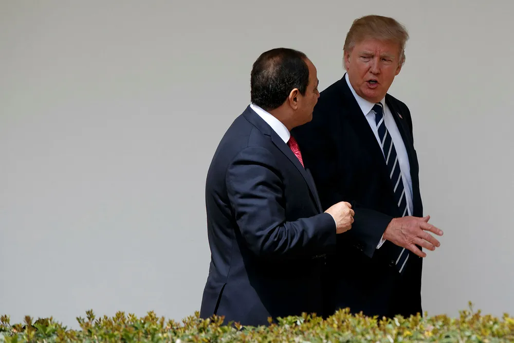 President Donald Trump avviser at han visste noe om et angivelig møte mellom sin støttespiller Eric Prince og Russland. Her er han fotografert med Egypts president Abdel Fattah al-Sisi i Det hvite hus. Foto: Evan Vucci / AP / NTB scanpix