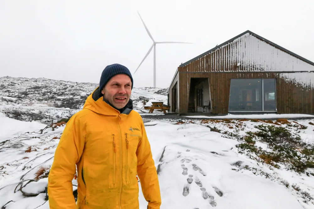 Daglig leder for Guleslettene vindkraftverk, Andre Hatleset, forteller at de får langt flere besøkende på dager med heldigere vær.