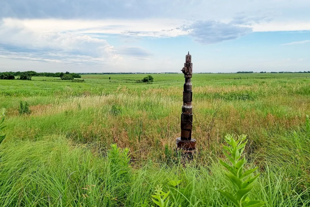 The Scott-1 wellhead, drilled to 680m in 1982, on one of HyTerra's leased areas in Morris County, Kansas. Gas samples recovered from the well showed up to 56% H2.