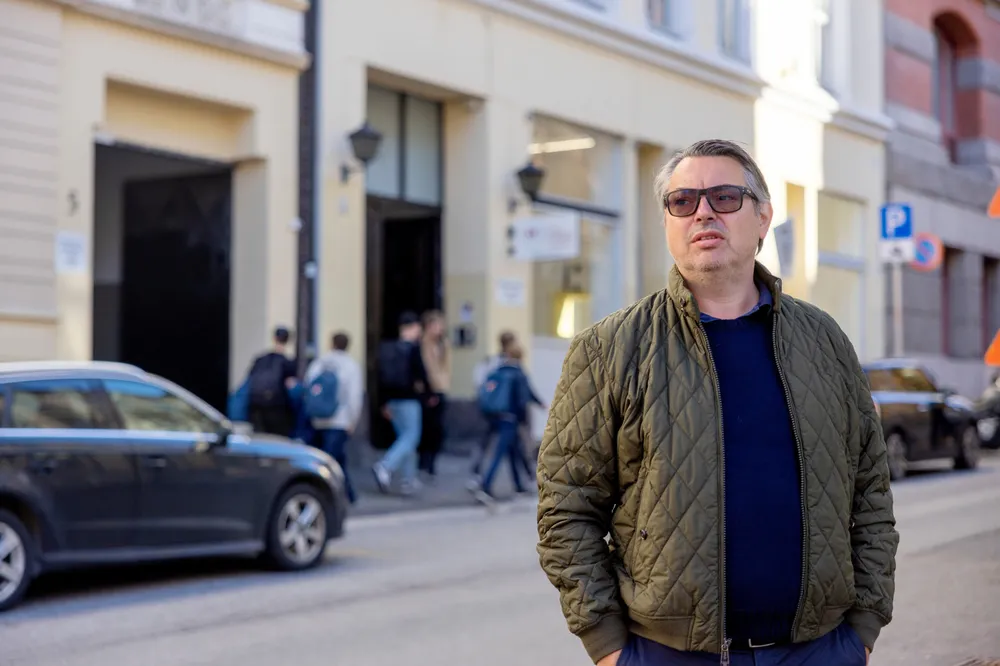 Morten Jensen forvalter eiendom sentralt i Oslo for familiebedriften Brinkbygg, som har rundt 100 leiekontrakter. Ettersom prisene for material- og arbeidskraftprisene er gått opp, mener han utleiere ikke har noe annet valg enn å sette opp prisen.