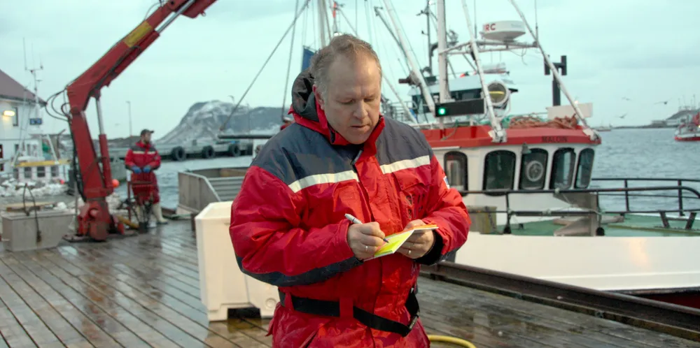 Hos Røst Sjømat har Geir Johansen og hans medarbeidere travle dager. Akkurat nå med seilandinger, men ganske snart med skrei, håper Johansen.