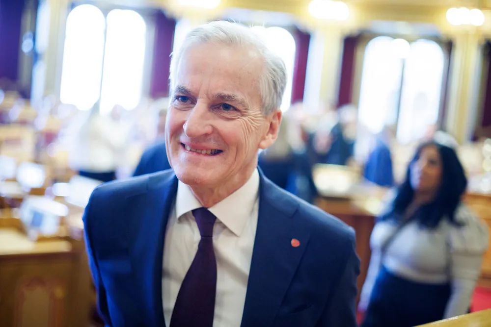Statsminister Jonas Gahr Støre må kanskje begynne å bygge hus selv, skal han nå målet om 130.000 nye boliger.