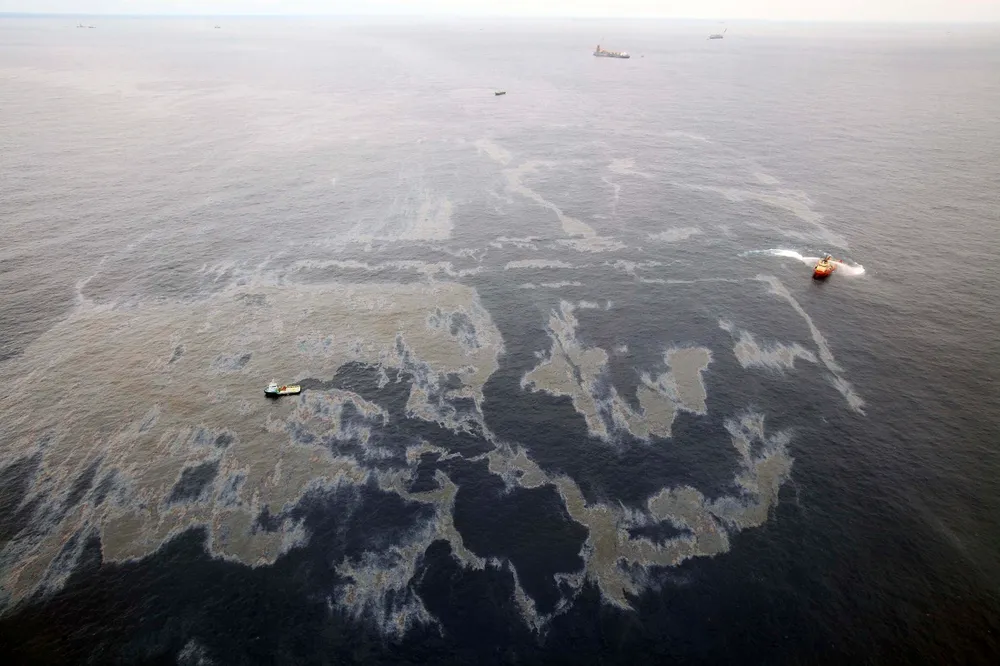 Frade fallout: An aerial view is seen of oil that seeped in the Campos Basin in this 18 November image