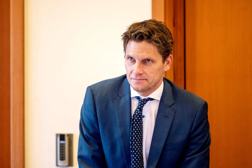 Advokat og partner i Hjort, Pål Sverre Hernæs, mener Høyesterett burde se på småinvestor-saken for å avklare grensen mellom ordreformidling og investeringsrådgivning.
