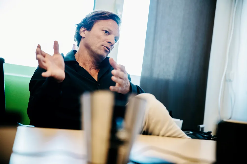 – Vi vet ikke kostprisene, så det er umulig å regne ut hva kosten blir. De har noen ganger auksjon på det, investor Morten Angelil forteller om utfordringer med databrikkemangel i Taiwan.