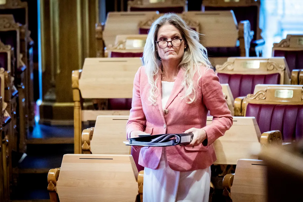 Samfunnssikkerhetsminister Ingvil Smines Tybring-Gjedde støtter opp om myndighetenes nyeste satsing på cybersikkerhet i staten- et hørespill ved navn «Strengt hemmelig».