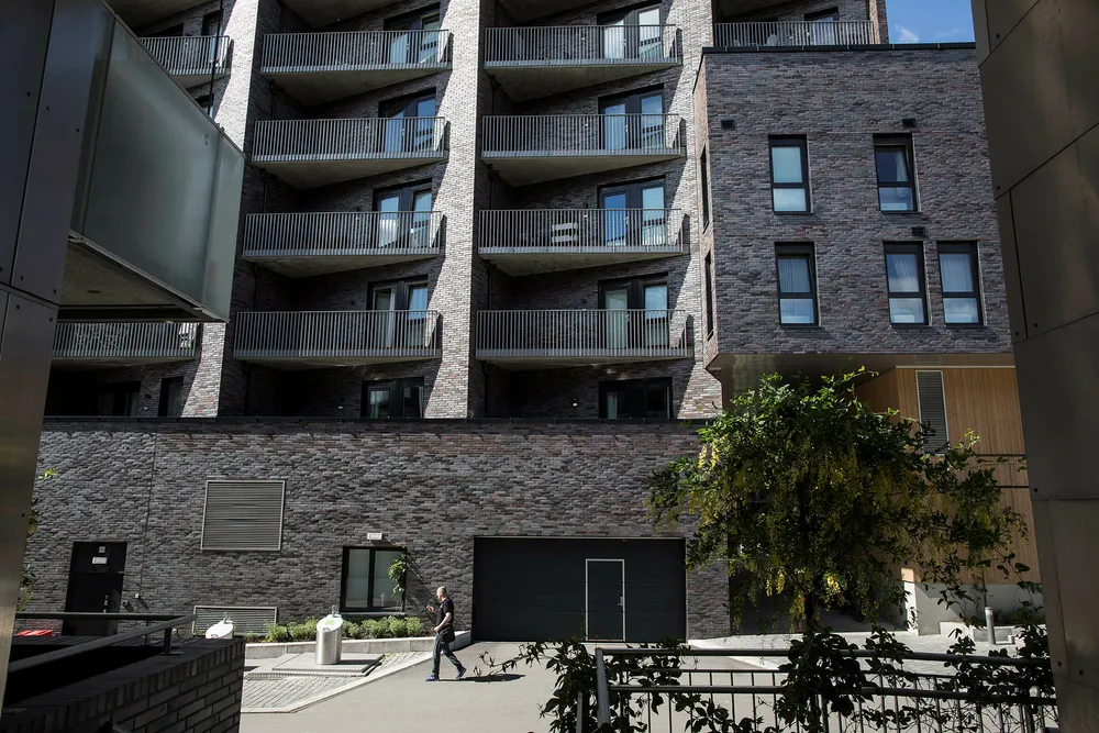 Formuende og/eller kjente mennesker ønsker rett og slett ikke å ha folk flest trampende rundt i stuen og på soverommet. Og det kan man jo forstå, skriver artikkelforfatteren. Her fra Sørenga i Oslo. Foto: Gunnar Blöndal