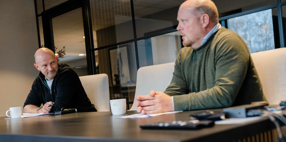 Mikal Lade Rones (left) has once again saved one of the main companies from bankruptcy. Now the auditor has resigned and managing director Eirik Jors acknowledges that the company is in trouble.