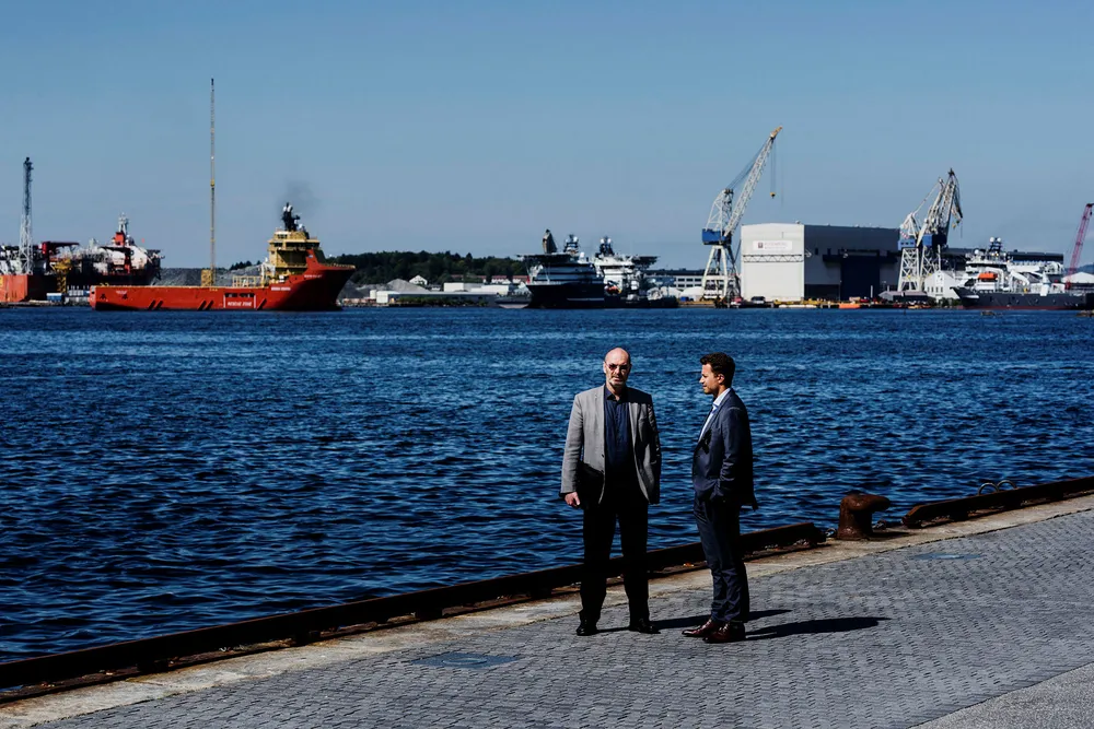 Neodrill-sjef Jostein Aleksandersen (til venstre) fikk tingrettens medhold i at Equinor urettmessig hadde benyttet seg av selskapets brønnteknologi. Her sammen med sin advokat Kyrre Tangen Andersen i Kluge advokatfirma.