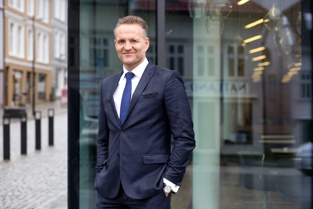 Sparebanken Vest har en utbyttekalkulator som viser hvor mye utbytte en kunde kan forvente å få, ifølge skribentene. Jan Erik Kjerpeseth er konsernsjef i Sparebanken Vest.