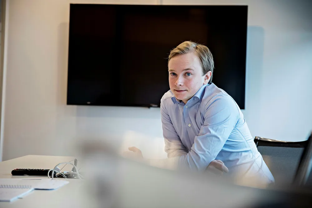 Andreas Hofstad fattet interesse for aksjer allerede da han var for ung til å få sin egen VPS-konto. Nå er han 22 år og sitter med verdier for noen titalls millioner kroner. Foto: Aleksander Nordahl