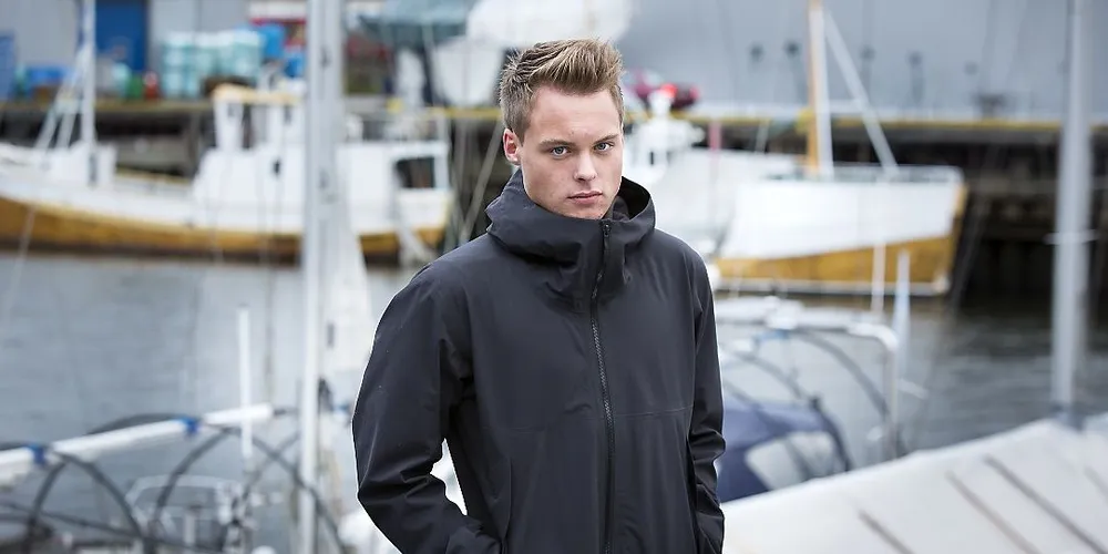 21-år gamle Gustav Magnar Witzøe fra Frøya er rikest i Midt-Norge, og den yngste milliardæren i skattelistene. Salmar-arving. Fotografert ved kanalen i Trondheim. Foto: Ole Morten Melgård
