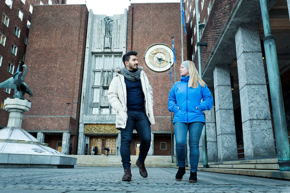 Eivor Evenrud, som leder bystyregruppen til Rødt i Oslo, og Siavash Mobasheri, som er leder av Rødt i Oslo, har anmeldt eiendomsmilliardær Ivar Tollefsen til politiet for brudd på Markedsføringsloven. – Det er spesielt alvorlig at det er mange vanskeligstilte som blir rammet. Det er så kynisk, sier Mobasheri.