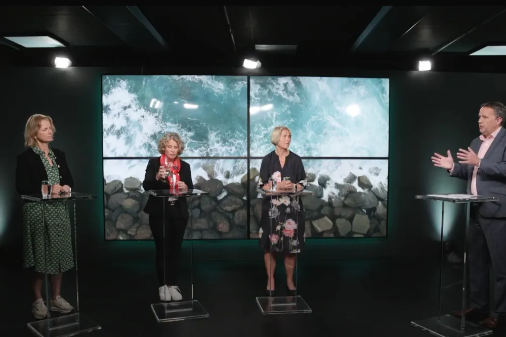 I debatten om utfordringer for grønn teknologi møttes Hege Økland, adm.dir Hy2gen, Tuva Kr. Flagstad-Andersen, regionsjef DNV maritime, Anne Jorunn Møkster, adm.dir Simon Møkster. Debatten ble ledet av redaksjonssjef i Kystens Næringsliv, Arvid Steen.