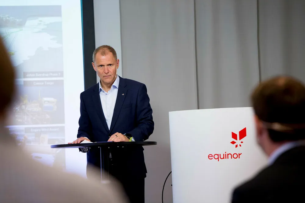 – Vi har sett på disse tallene, knadd på dem og vurdert dem over uker, og det vi ser, er at vi leverer stabil produksjon, sier Equinors finansdirektør Lars Christian Bacher i forbindelse med presentasjonen av tallene for andre kvartal.