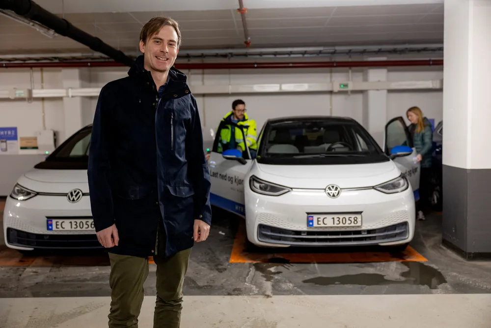 Bildelingsbransjen surfet på en delingsøkonomi-bølge, men traff ikke helt på klimabølgen med lav elbilandel. Hyre-gründer Nils Petter Nordbø synes det er flaut at bilflåten har bare 50 prosent elbilandel på grunn av momsnivået for leiebiler.