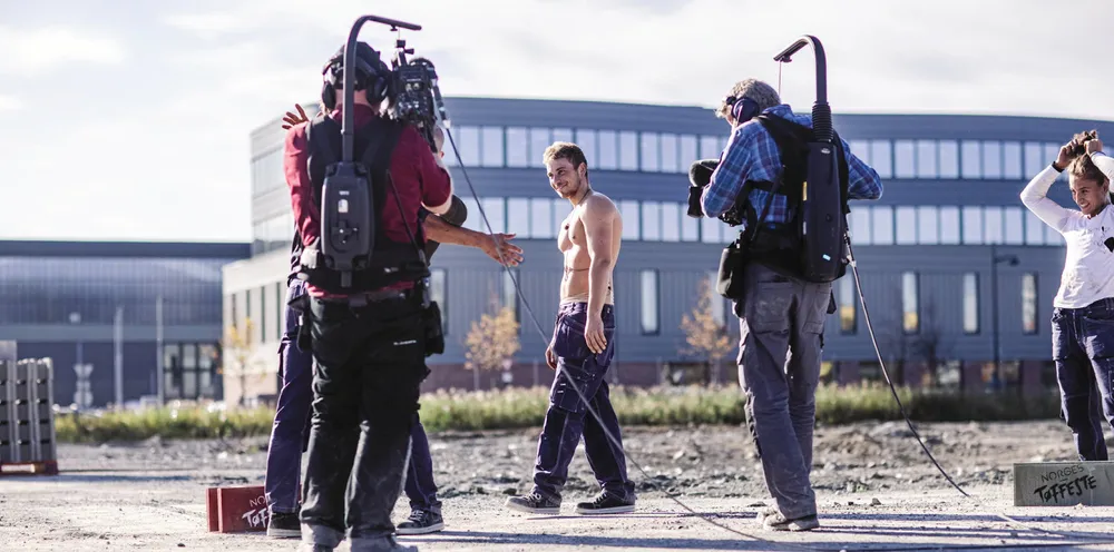 Fisker Isak Dreyer fra Bodø ble vinneren i NRK-programmet «Norges tøffeste». Nå får du også se ham som Farmen-deltager.