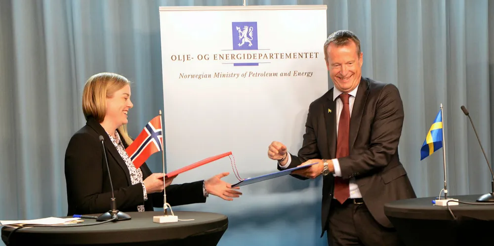 Olje og energiminister Tina Bru og Sveriges energiminister Anders Ygeman var svært fornøyde med den nye avtalen som gjør at også Sverige dropper elsertifikatmarkedet etter 2035. En tidligere stopp hadde ikke en gang blitt diskutert.