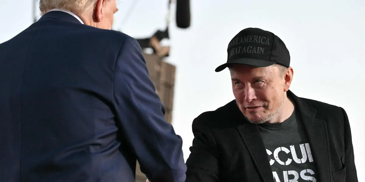 Trump «skal ta en titt» på Musks kontrakter: – Det er mye penger