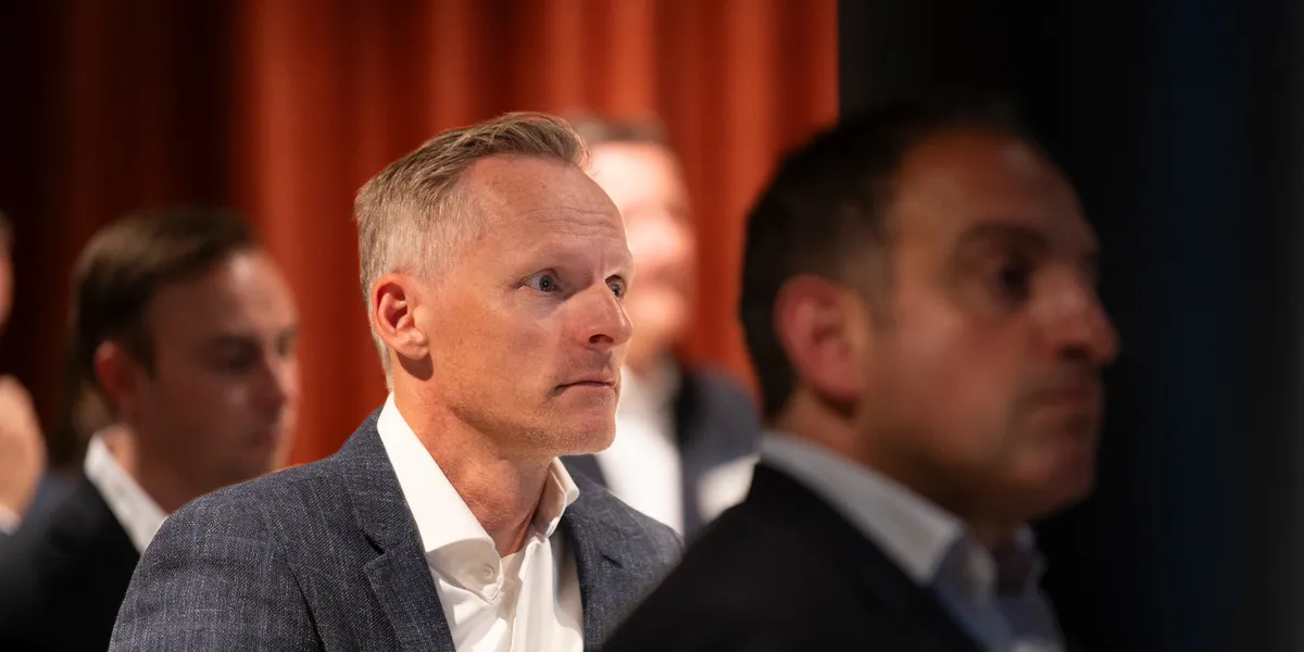 Toppinvestor om analytikerpleie: – Den favoriserer gjerne slike som meg