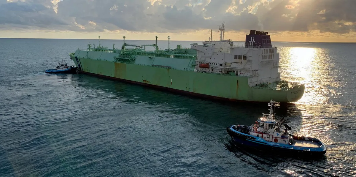New Fortress offshore LNG plant begins producing at full capacity