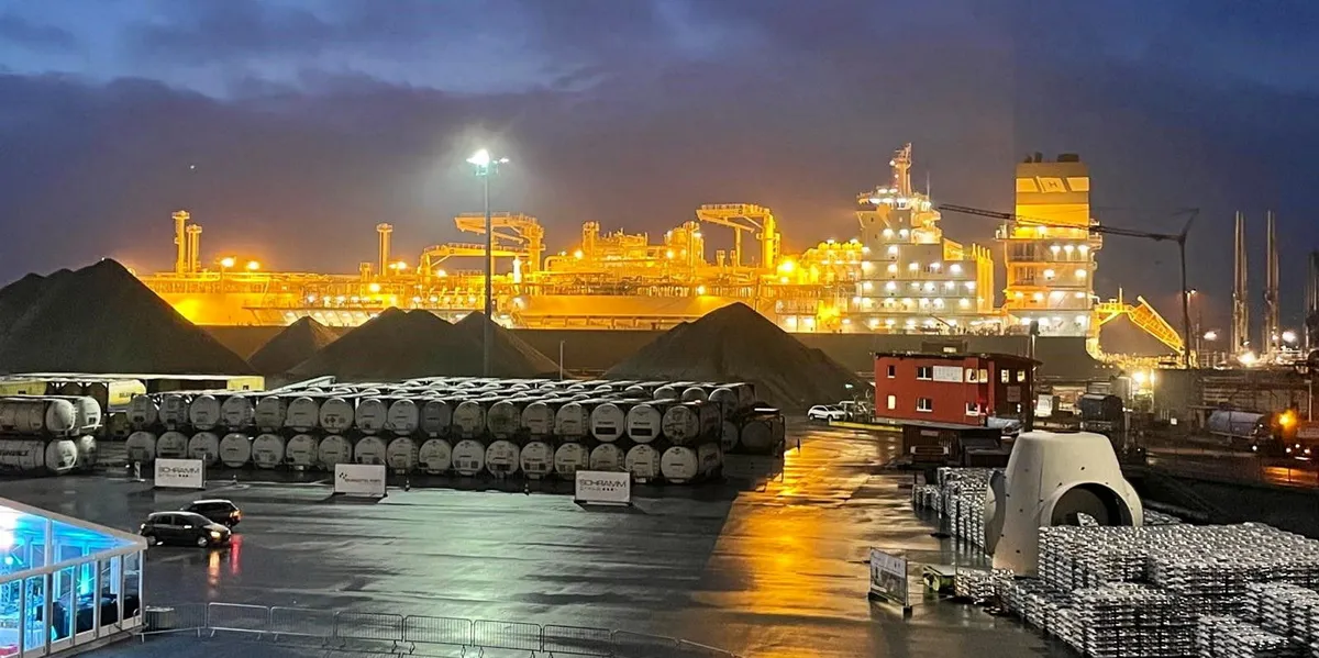 Germany’s third FSRU arrives at new Brunsbuttel Elbehafen LNG terminal