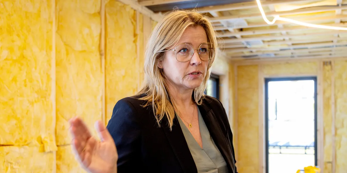 Regjeringen jekker ned boligprognosene – igjen: – Avlyser i praksis målet om å bygge 130.000 boliger